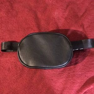 Black fanny pack